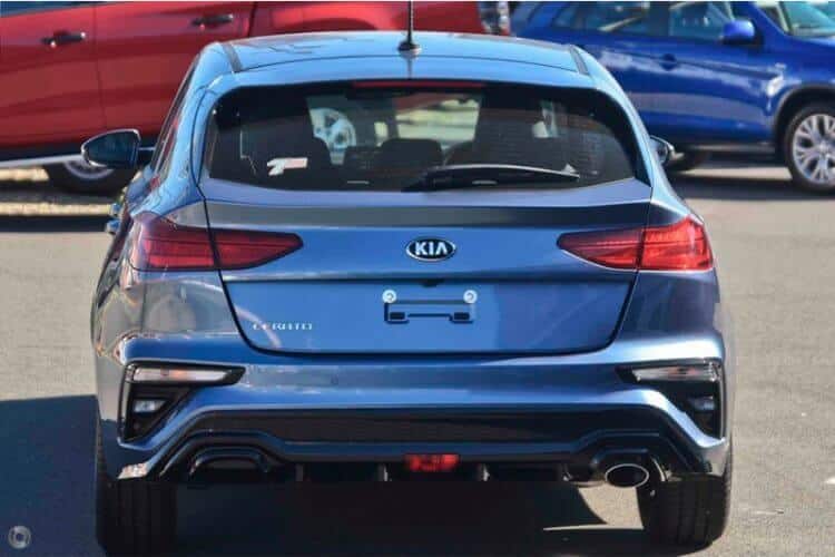 So sánh Toyota Vios và Kia K3 về thiết kế đuôi xe 