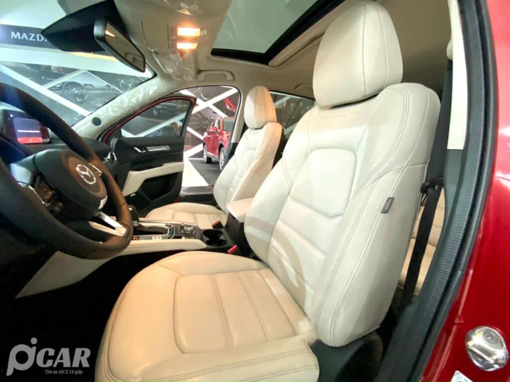 Bên trong nội thất ghế lái Mazda CX-5