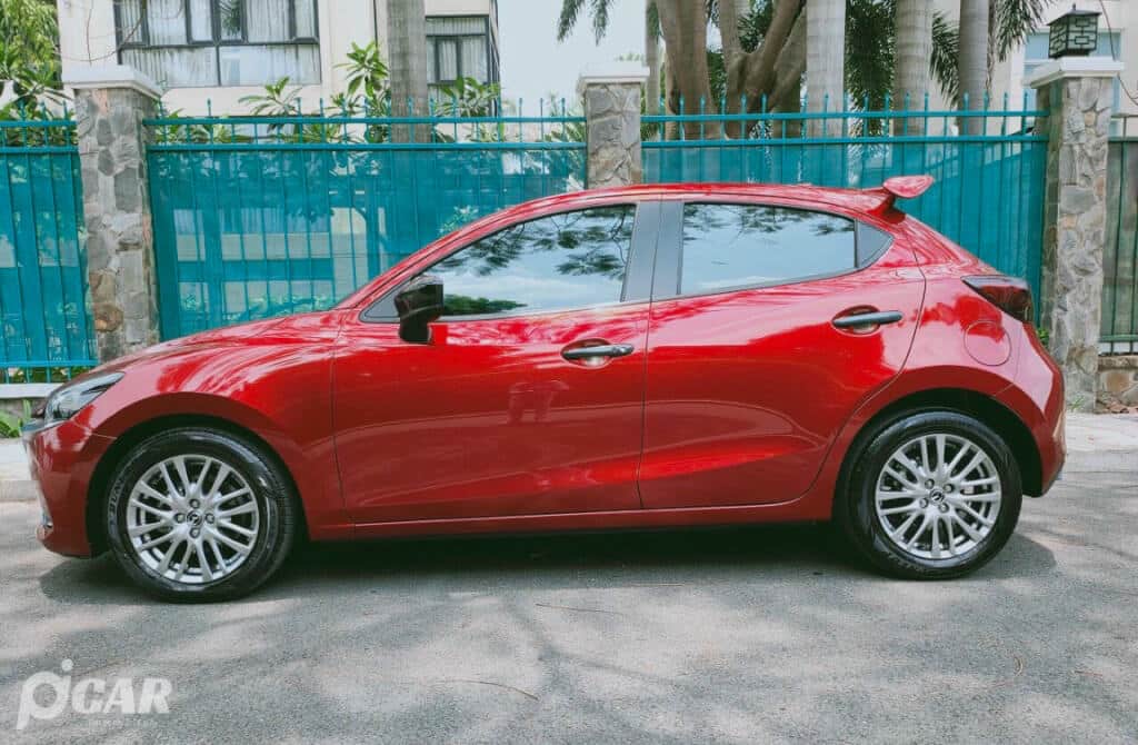 Báo giá xe Mazda 2 cũ nên mua bản sedan hay hatchback  Phúc Việt oto cũ