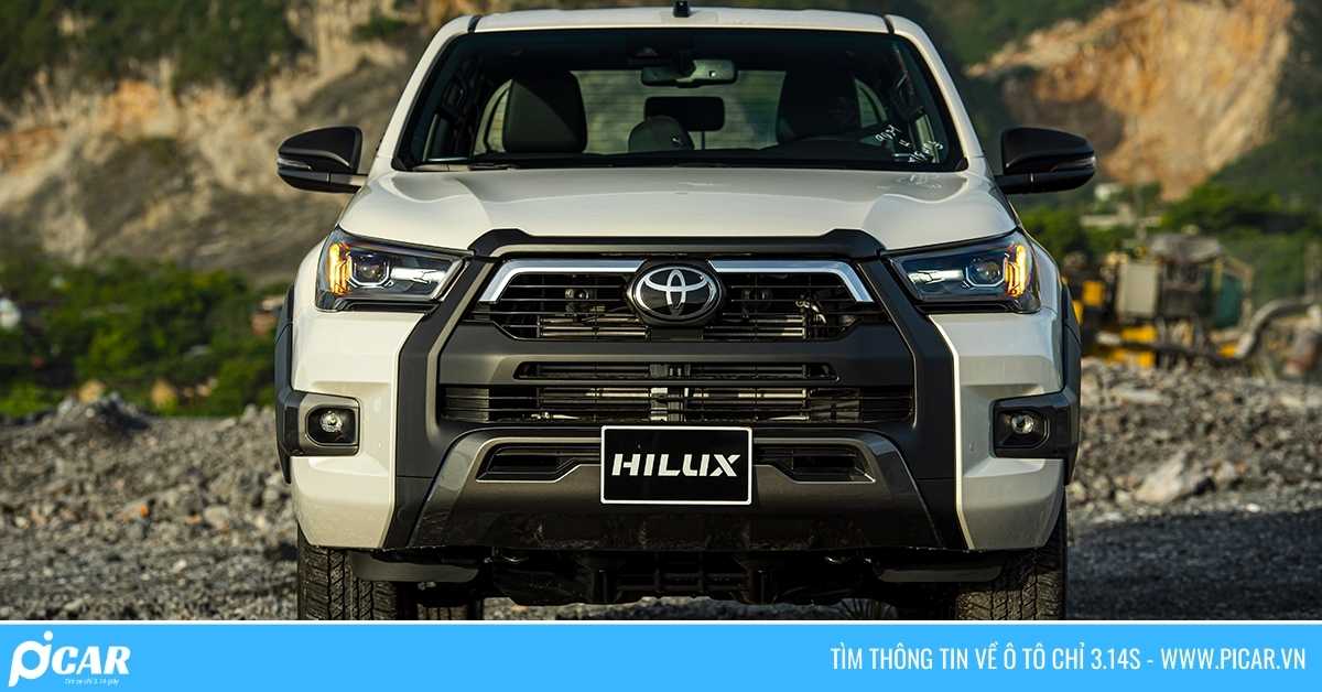 Toyota Hilux là dòng xe bán tải cỡ trung.